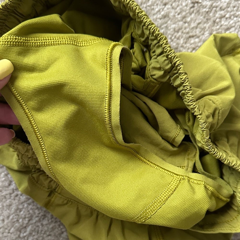 Lululemon Athletica Hotty Hot Short II Golden Lime 2.5” Women’s 6 Running Train - Picture 6 of 7